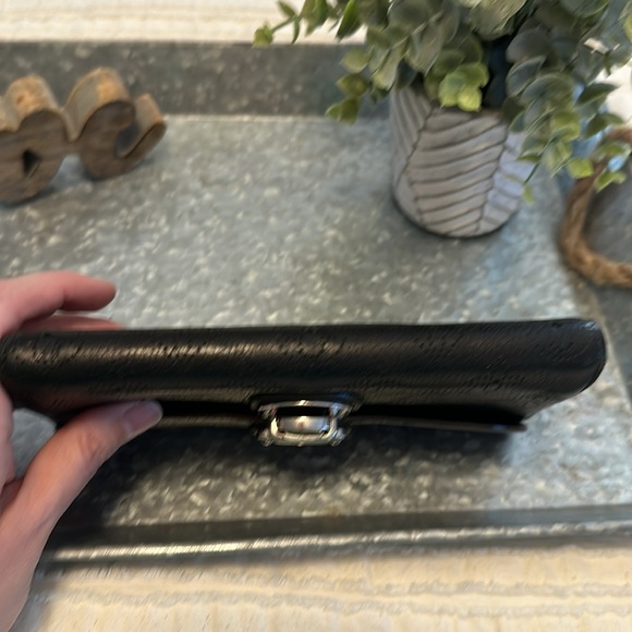 Louis Vuitton Mahina Wallet - Picture 16 of 16